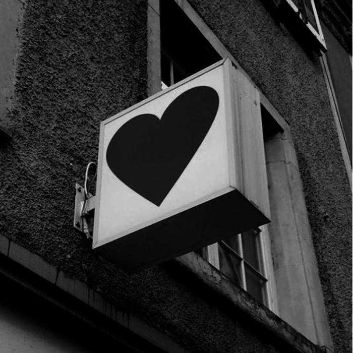 aesthetic black heart pfp