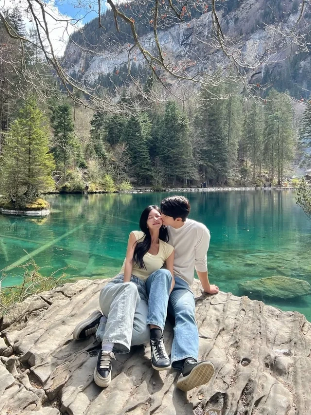cropped-matching-couple-pfp-aesthetic.webp