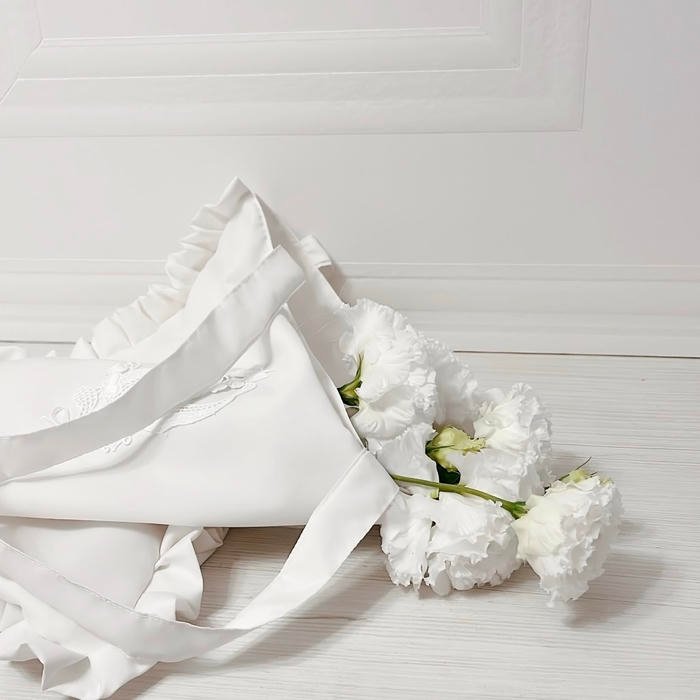 pure white aesthetic avatar