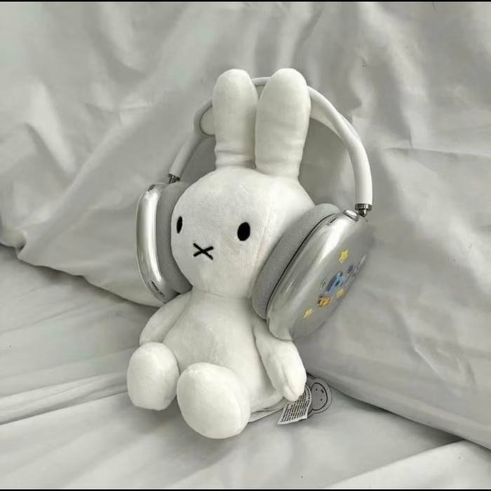 white elegant avatar