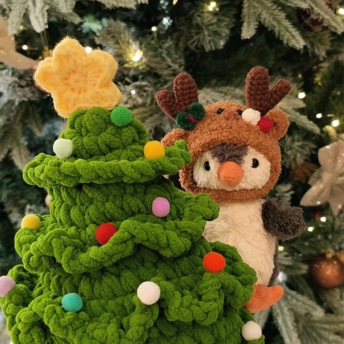 cute holiday art pfp