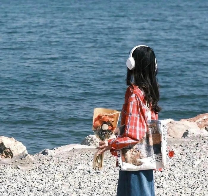 minimalist cute pfps