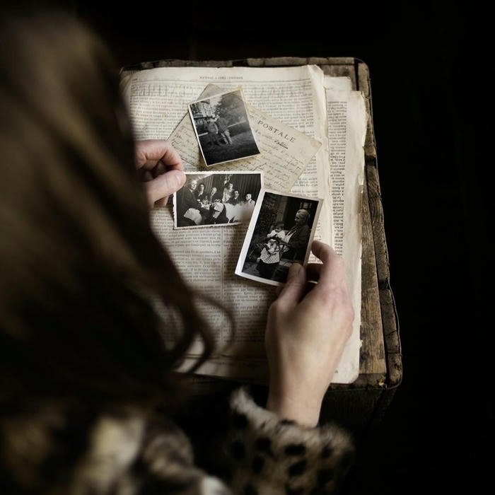 Aesthetic vintage pfp nostalgic portrait style