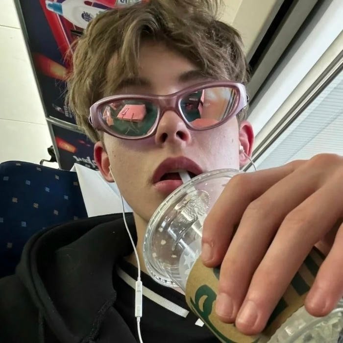 Cool aesthetic face profile picture with attitude