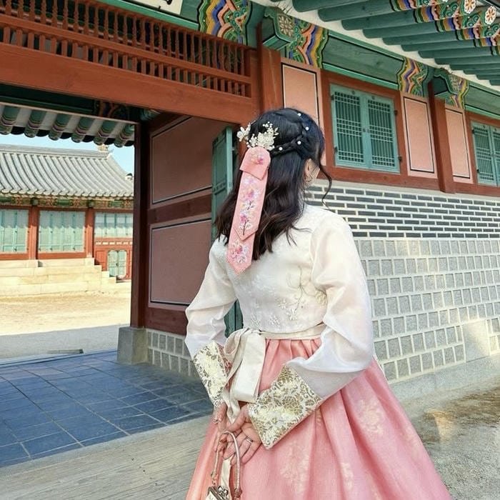 aesthetic soft pfp korean clean style hanbok