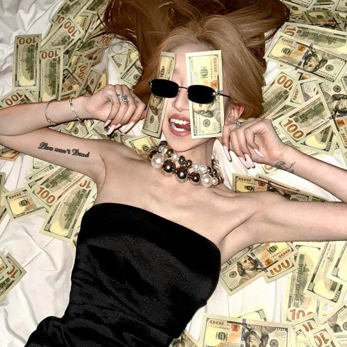 dark luxury money aesthetic profile picture