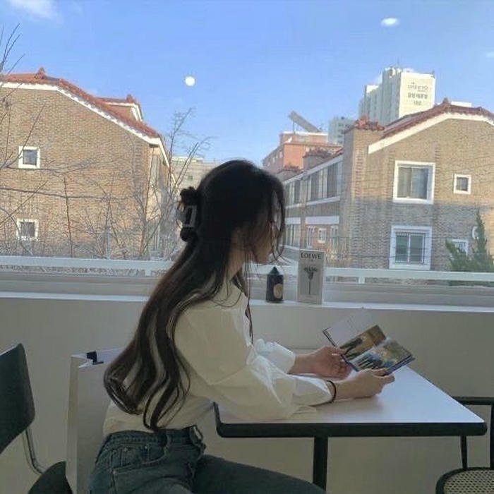 korean aesthetic pfp gentle light mood