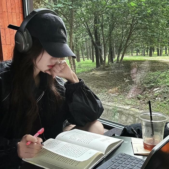 korean pfp soft aesthetic clean mood