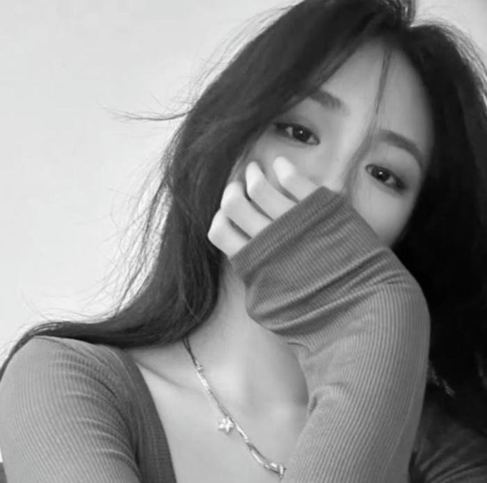 pfp korean aesthetic soft visual tone