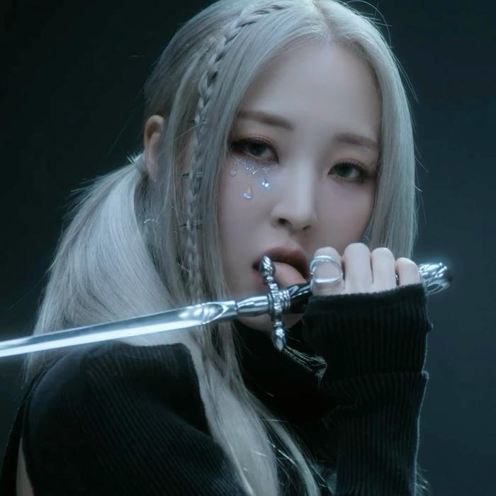 A popular online look labeled kpop aesthetic pfp