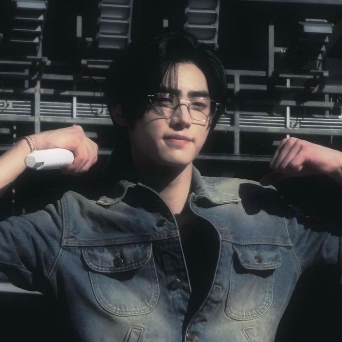 A recognizable look known as kpop aesthetic pfp