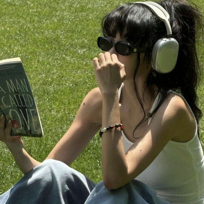 Something visually light for everyday use calm pfp