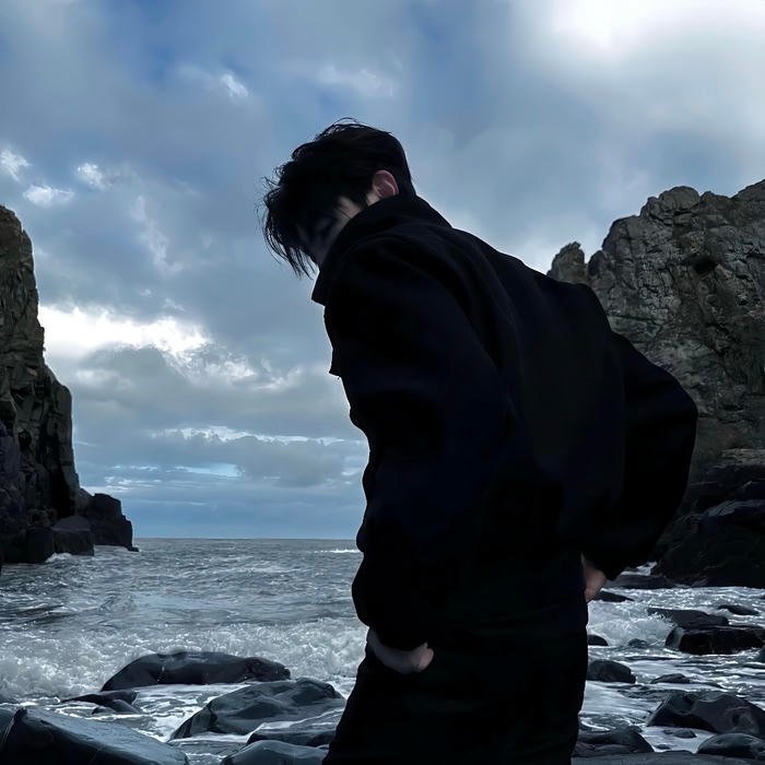 aesthetic pfp expressing introspective online mood