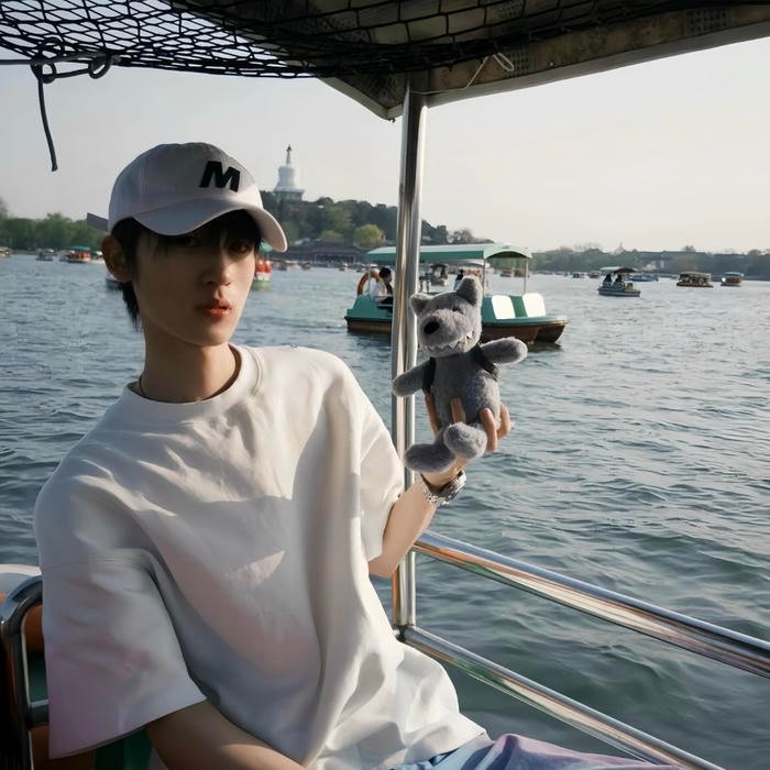 calm pfp carries a quiet sense of ease