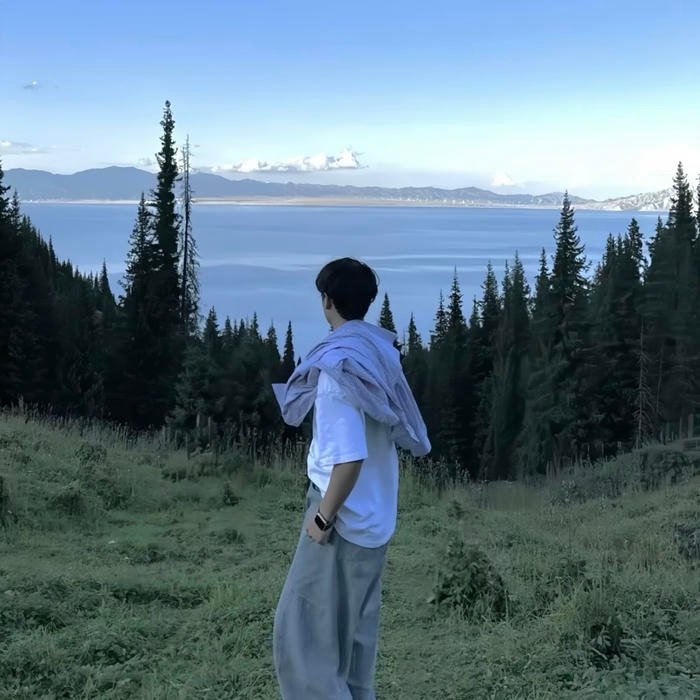 calm pfp chosen to slow the scrolling moment