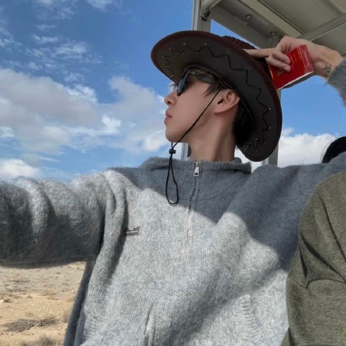 calm pfp that does not ask to be noticed