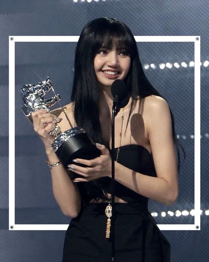 kpop aesthetic pfp commonly seen in fan spaces