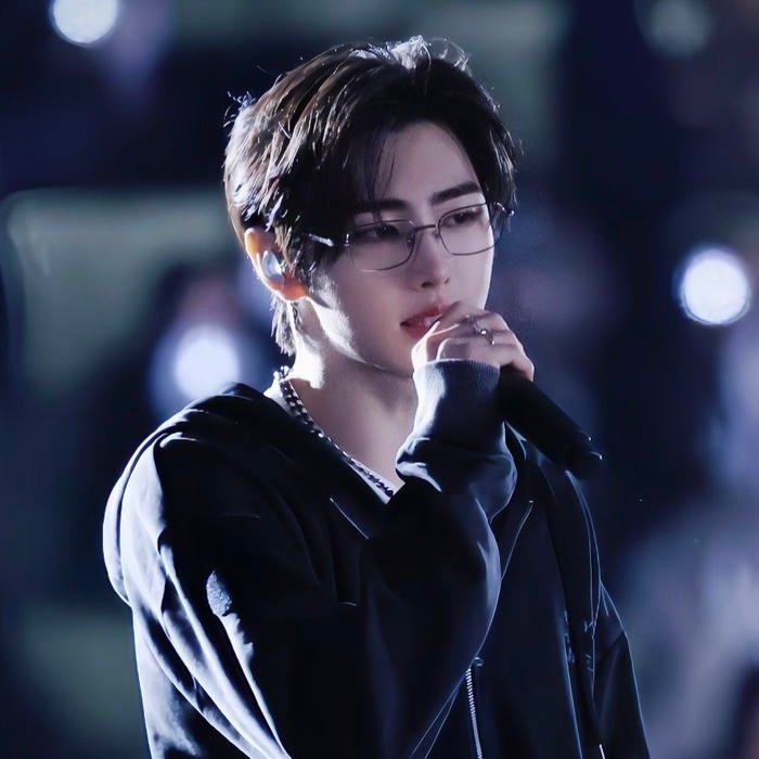 kpop aesthetic pfp reflecting contemporary fan taste