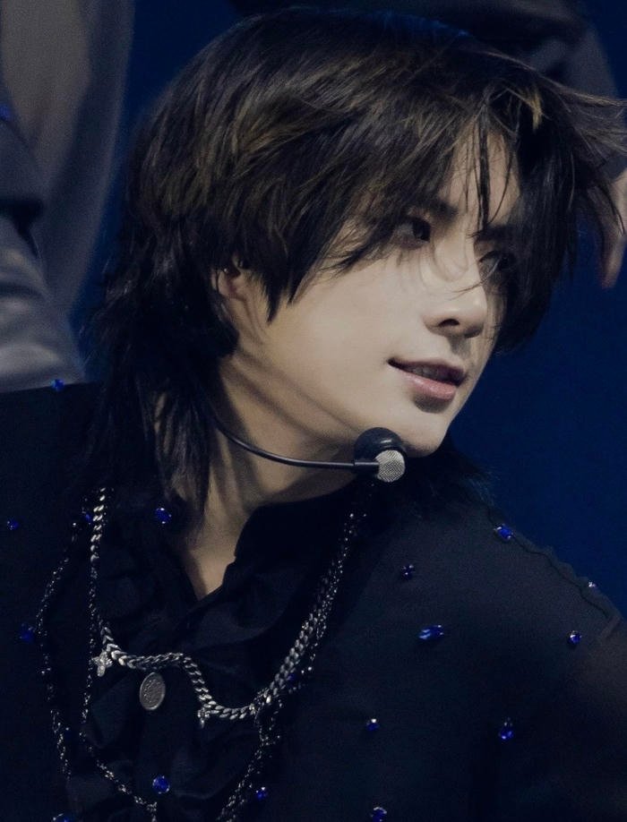 kpop aesthetic pfp representing current fan culture