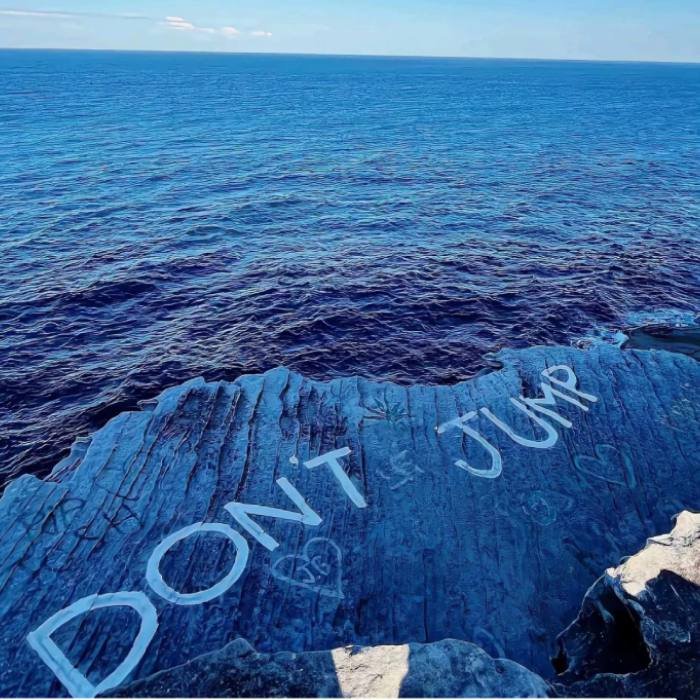 quiet visual mood defines blue discord pfp theme