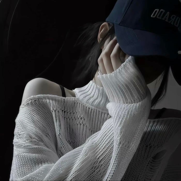 Profile friendly portrait structure supporting clean pfp