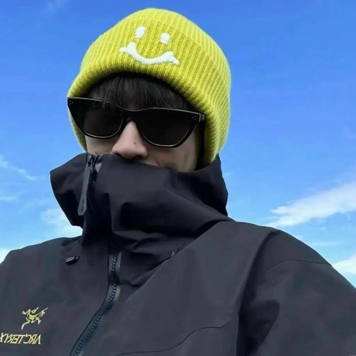 Readable icon scale design for clean pfp