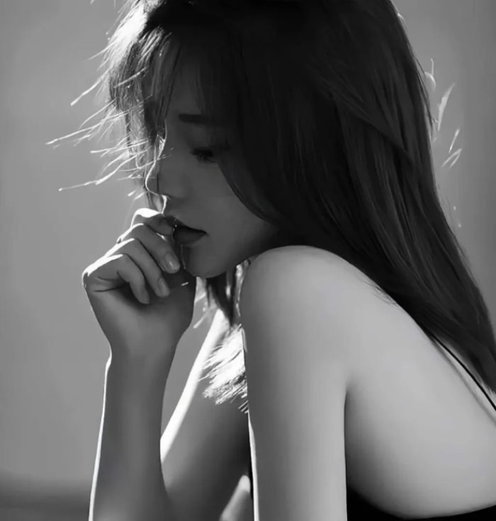 grey discord pfp with understated modern appeal