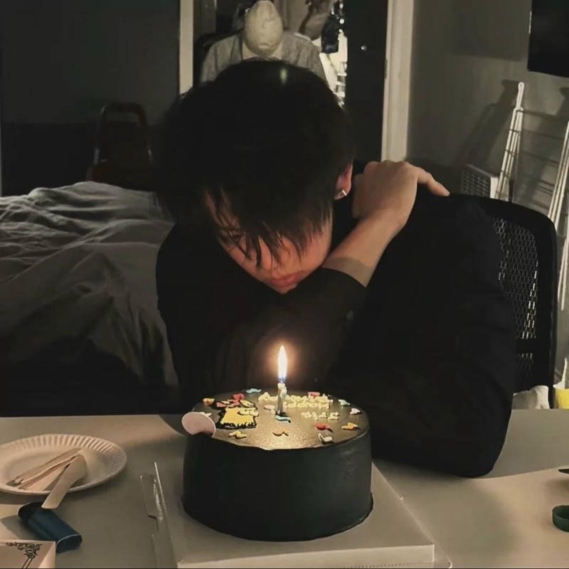 Cold tone illustrated profile sad pfp aesthetic boy