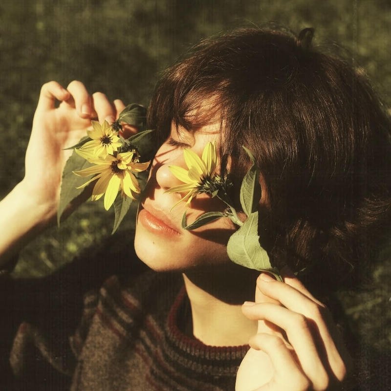 Dreamy retro pfp aesthetic with muted pastel character icon