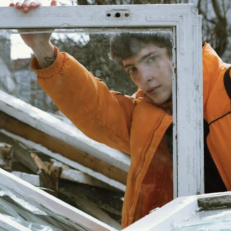 Warm toned retro pfp with nostalgic digital